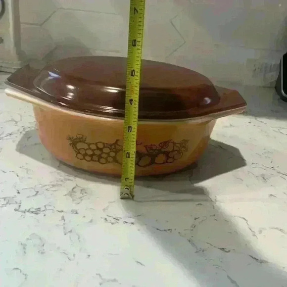 Pyrex Vintage serving bowl with Lid - Picture 10 of 11